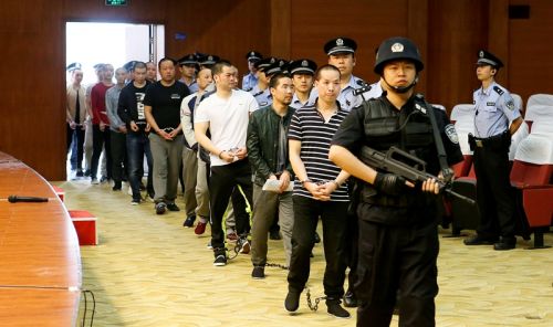 县委副书记充当黑社会保护伞 黑老大被判无期