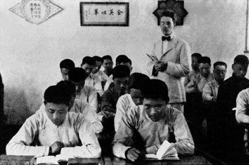 周恩来的图片:100张照片记录周恩来精彩一生(图) 1914年7月,在天津南开学校读书时的周恩来。