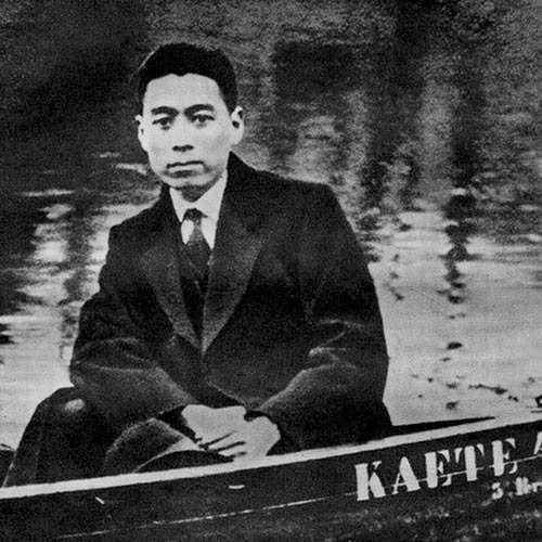 周恩来的图片:100张照片记录周恩来精彩一生(图) 1924年,从欧洲留学回国的周恩来担任黄埔军校政治部主任。