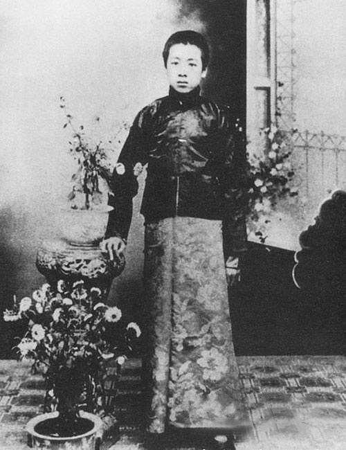 周恩来的图片:100张照片记录周恩来精彩一生(图) ▲ 来源:江明武 主编 《周恩来生平全纪录》 中央文献出版社 2009年10月 出版