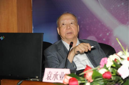 两弹一星之父:两弹一星功臣袁承业辞世 为中国萃取剂化学之父 86岁的袁承业院士在研讨会上发言 文汇APP 图