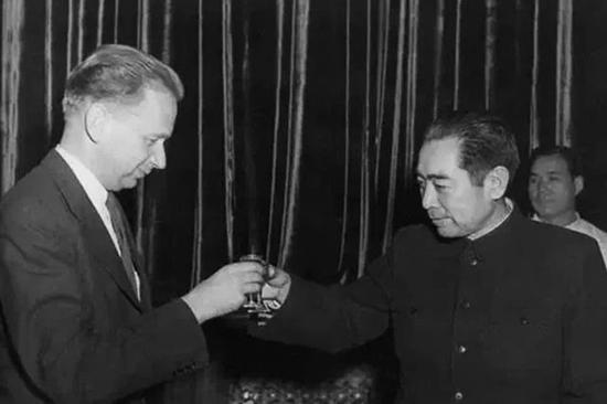 周恩来的图片:100张照片记录周恩来精彩一生(图)