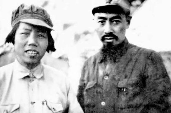 周恩来的图片:100张照片记录周恩来精彩一生(图) 1938年,他们在武汉会见美国著名记者和作家、《西行漫记》作者埃德加·斯诺。