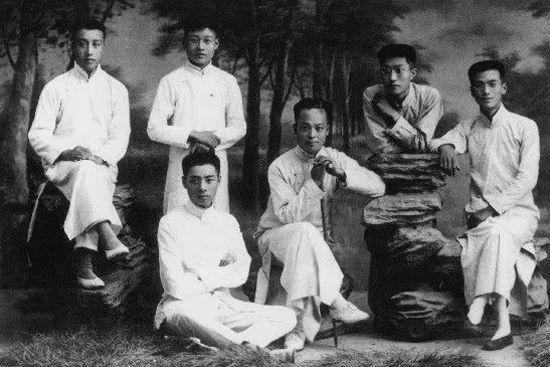 周恩来的图片:100张照片记录周恩来精彩一生(图) ▲ 来源:江明武 主编 《周恩来生平全纪录》 中央文献出版社 2009年10月 出版