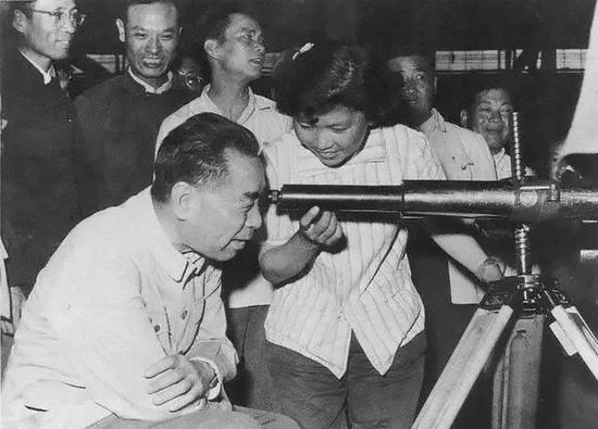 周恩来的图片:100张照片记录周恩来精彩一生(图)