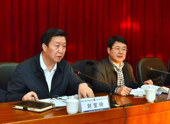 刘宝玲在座谈会上讲话。刘向阳摄