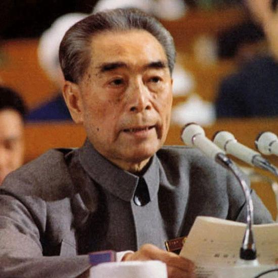周恩来的图片:100张照片记录周恩来精彩一生(图) 阅兵仪式上的周恩来。