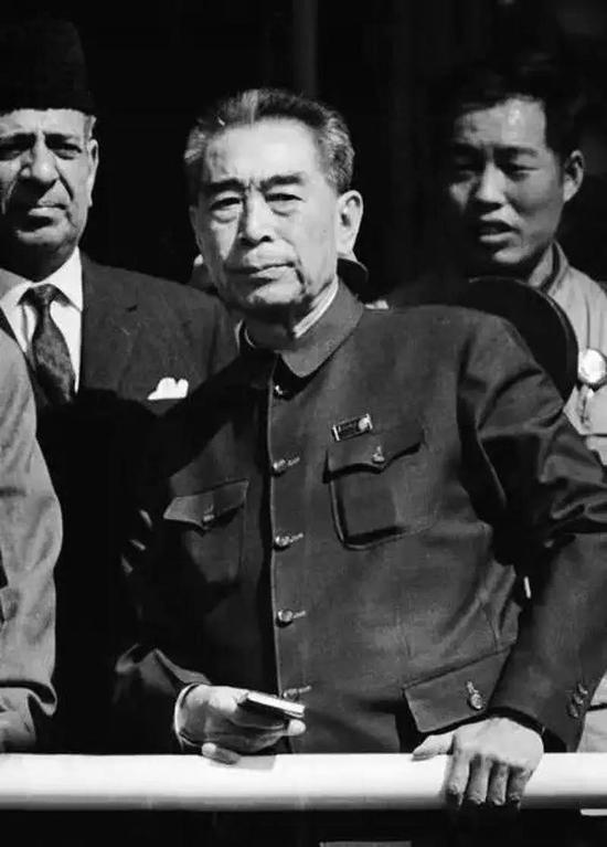 周恩来的图片:100张照片记录周恩来精彩一生(图) 1976年1月8日,周总理在京逝世,享年78岁。