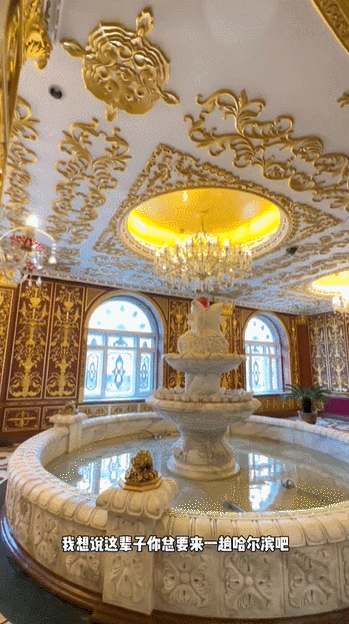 建筑内部金碧辉煌