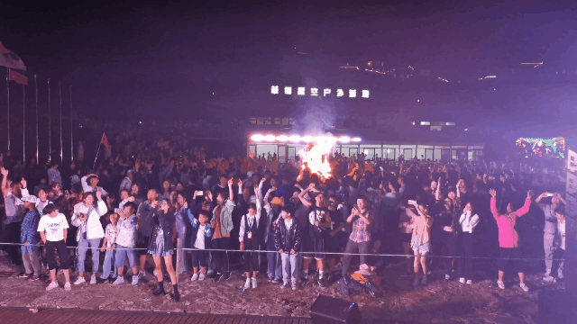 △帐篷节夜晚的篝火活动