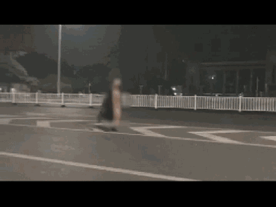 广西奔:广西南宁奔女子被拘:系20岁大 自发视频
