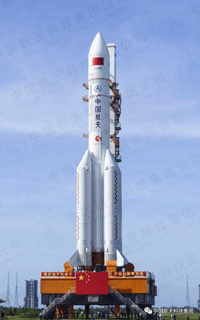 长征五号遥二火箭在中国文昌航天发射场。