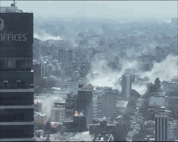 △墨西哥城地震时候的画面