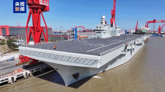 海军四川舰开展首次航行试验