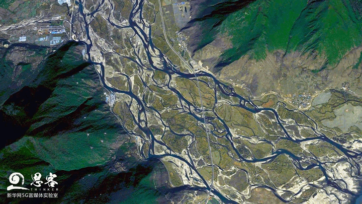 卫星视角下的尼洋河辫状水系。卫星影像来源:天地图