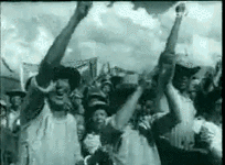 图为农奴正在焚烧地契、债约。动图截取自纪录片《西藏农奴的故事》来源：央视网