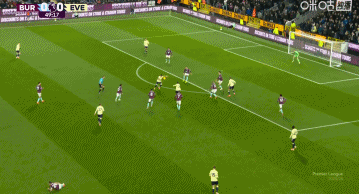 阿尔卡拉斯凌空射门