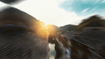  肇兴侗寨内，古朴别致的吊脚楼掩映在青山绿水间。