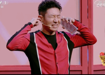 另一头，挑战者林闻知也紧闭双眼，皱眉咬唇，似乎是在辨声中遇到了很大阻力。