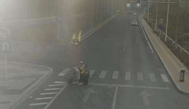 危急时刻！外卖小哥“小黄”救“小蓝”，也是