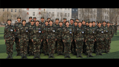 40年来，一代代中国军人为了共同的梦想，汇聚在军旗下。