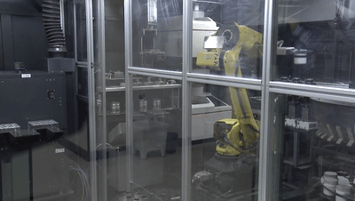 △机器人自动化验室操作演示。（总台央视记者马超拍摄）