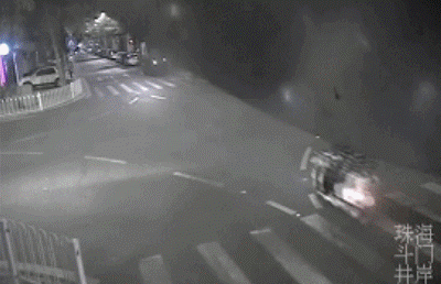 劳斯莱斯9天超速2次被扣18分 车主：会让司机注意