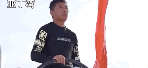 【】中国帆船亚丁湾巧遇祖国战舰,1分钟对话震撼人心