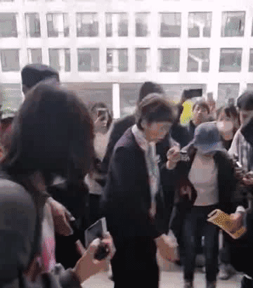 李兰娟来了!高校秒变“追星”现场