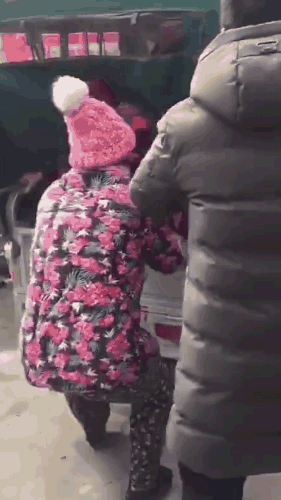 有一路追赶，不拿走红包不让别人走的~