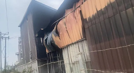 一个遭遇纵火的工厂。图片来源：受访者供图