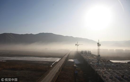 2019年2月23日，中国吉林省图们口岸，对岸是朝鲜民主主义共和国咸镜北道稳城郡南阳工人区，居住的以煤矿和铁路工人为主。（图/视觉中国）