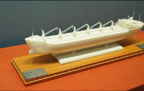 2015年9月，美国微软公司赠习近平的3D打印“柳林海”号货轮模型。（摄影/胡杨）