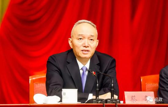 北京市纪委十二届五次全会开幕，北京市委书记蔡奇发表讲话。图/识政公众号