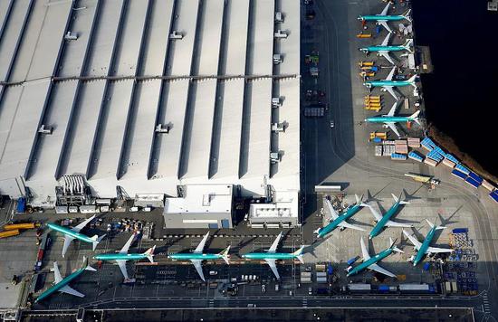 卫星图片显示大量737 MAX飞机停放在美国华盛顿的波音工厂中。视觉中国/图