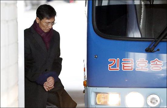 安熙正二审获刑3年半后，被移送拘留所（韩国dailian网站）