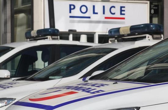 法国警界“黑色年”令人担忧，今年已有28人自杀。（图源：《巴黎人报》）