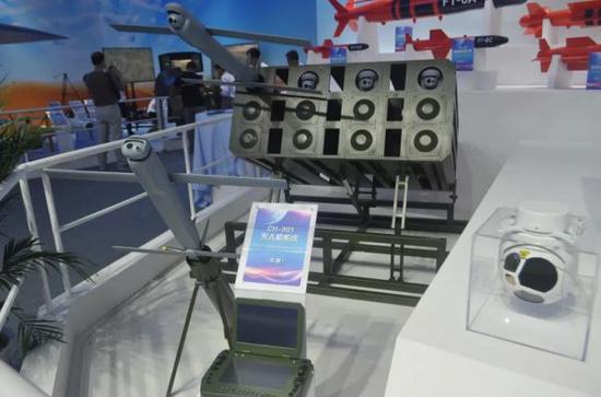 2018年珠海航展上展出的CH-901小型巡飞弹“蜂群”发射器，最多可齐射12枚，可利用单兵移动终端遥控。