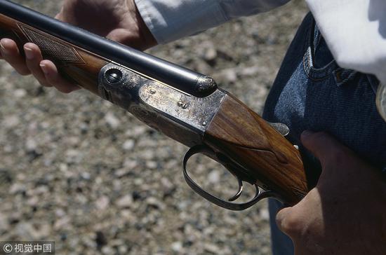 韩国77岁农民持猎枪闯寺庙和政府乱射致2死1伤