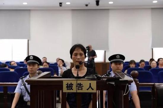 这个女官员发的涉农资金为何转一圈又到她手上