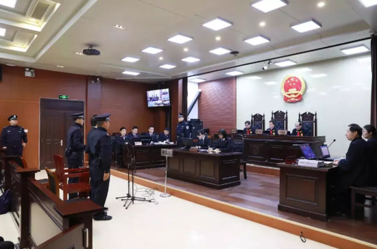赃款藏羊圈 纪委罕见连发14文痛批的落马局长受
