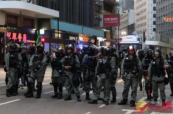 港警严阵以待图源:香港文汇网
