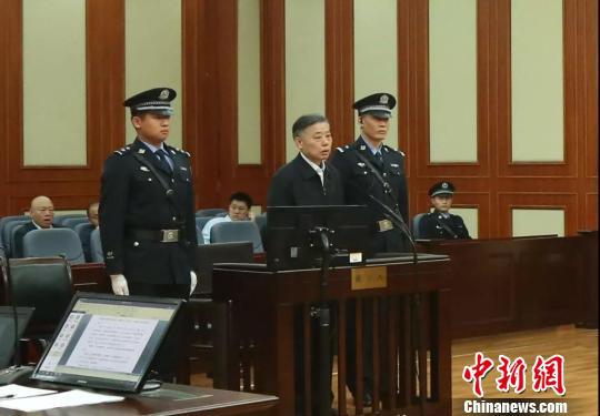 2018年3月28日,山东省淄博市中级人民法院一审公开开庭审理了中共菏泽市委原常委、宣传部部长王永江受贿一案。山东高法微信截图