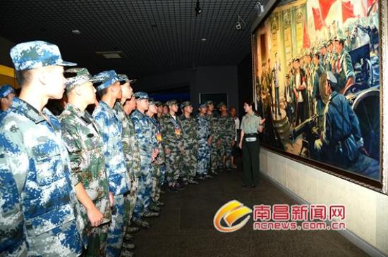 9月7日上午，南昌八一起义纪念馆，江西南昌警备区组织全市即将入伍的新兵开展“牢记初心启程 投身强军实践”的传统教育活动。南昌新闻网 图