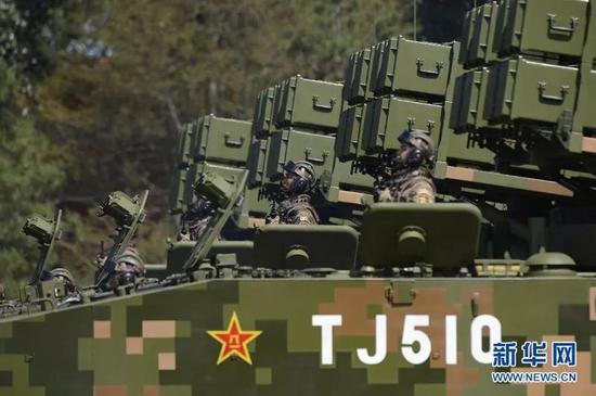 ▲资料图片:2015年9月3日,中国人民抗日战争暨世界反法西斯战争胜利70周年纪念大会在北京隆重举行,图为反坦克导弹方队接受检阅。 新华社记者 韩传号 摄