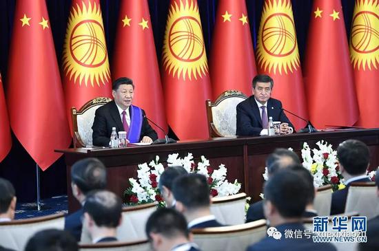 习近平同吉尔吉斯斯坦总统热恩别科夫会谈后，两国元首共同会见记者
