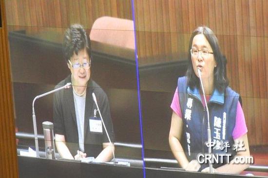 陈玉珍（右）针对“大法官”提名人杨惠钦（左）行使同意权审查。（图源：中评社）