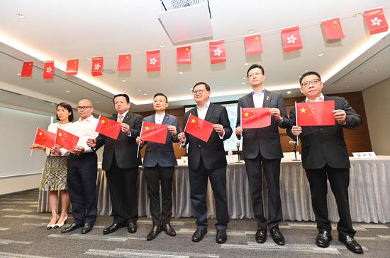 香港教育局谴责“仇警”教师:再犯就取消教师资格