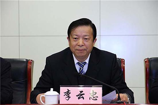 标榜代表底层的党员戴名表被批忘本