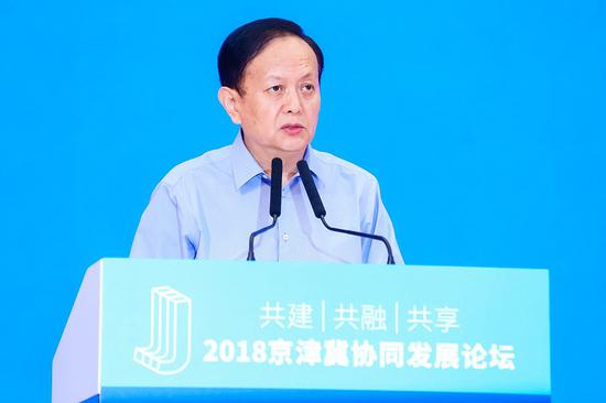 國家開發投資集團有限公司董事長王會生等發表主題演講.